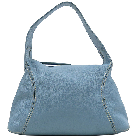 ����  �����