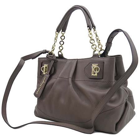 Ferragamo(��󰡸�) 21-D477 ���� ��ġ�� �ΰ� DEEP TAUPE CALF ü�� 2WAY �̹���3 - ���̺��� �߰���ǰ