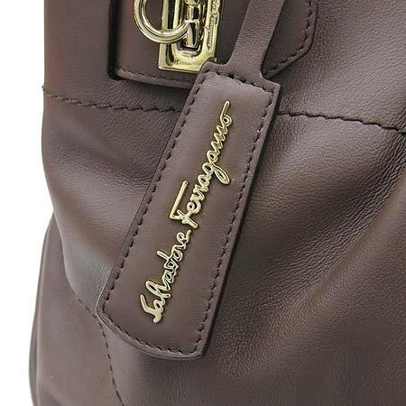Ferragamo(��󰡸�) 21-D477 ���� ��ġ�� �ΰ� DEEP TAUPE CALF ü�� 2WAY �̹���4 - ���̺��� �߰���ǰ