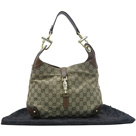 ����  �����