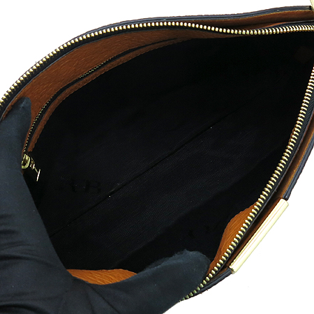 Burberry(������) 3950123 ������ �÷� ���� üũ ���� Ŭ��ġ�� �� ũ�ν��� �̹���6 - ���̺��� �߰���ǰ