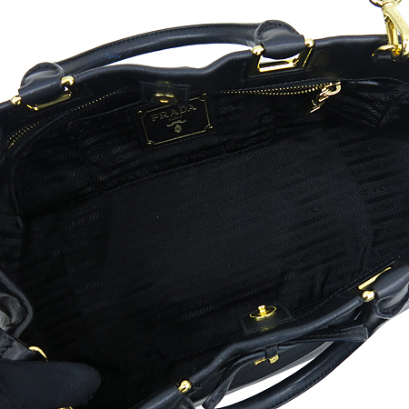 Prada(�����) BN2243 SOFTCALF NERO �������� ����ΰ� ������� ��Ʈ�� + �����Ʈ�� 2WAY �̹���6 - ���̺��� �߰���ǰ