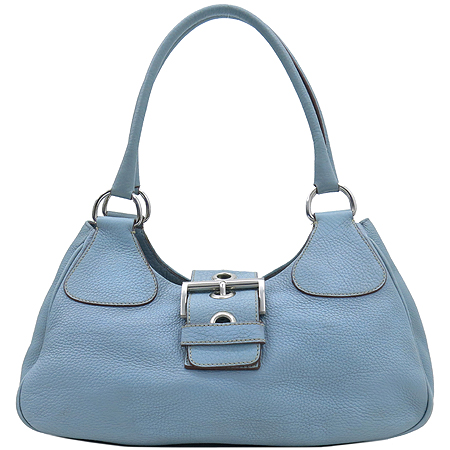 �����  �����