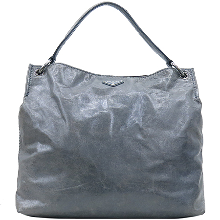 �����  �����