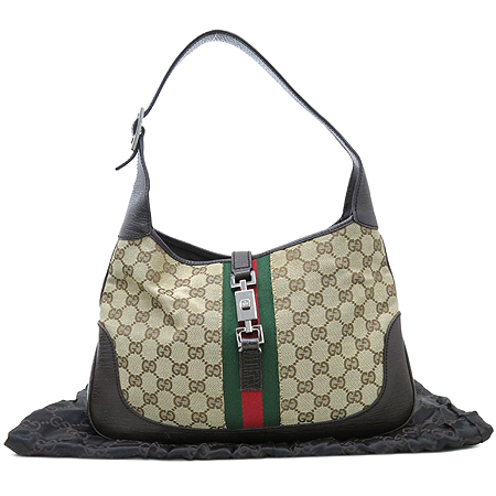 ����  �����