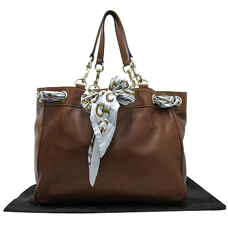 ����  �����