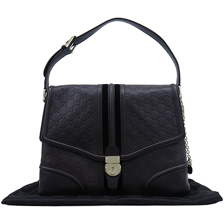 ����  �����