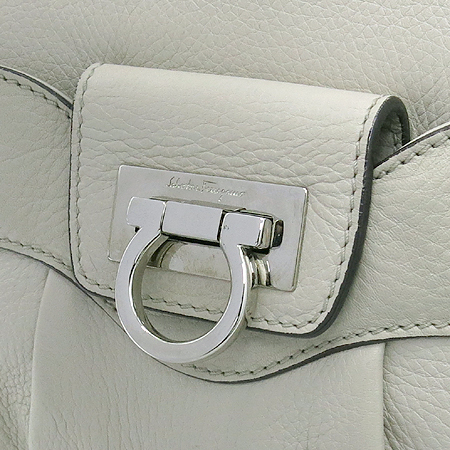 Ferragamo(��󰡸�) 21 B069 ��ġ�� �ΰ� ���̺��� ���� ��Ʈ�� �̹���4 - ���̺��� �߰���ǰ