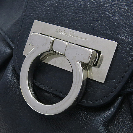 Ferragamo(��󰡸�) 21 7338 ���� ���� ���� ��ġ�� �ΰ� ��Ŭ ��� ��Ʈ�� �̹���3 - ���̺��� �߰���ǰ