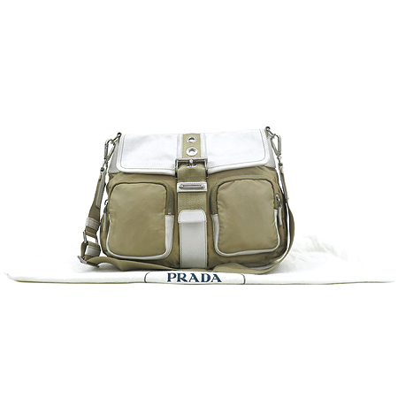 �����  �����