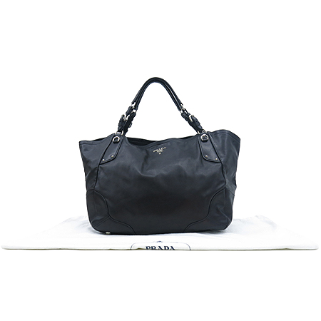 �����  �����