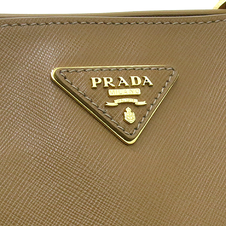 Prada(�����) BN1786 SAFIANO LUX (���ǾƳ� ����) ��Ʈ�� �̹���3 - ���̺��� �߰���ǰ