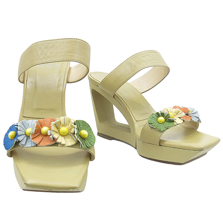 ���  ����