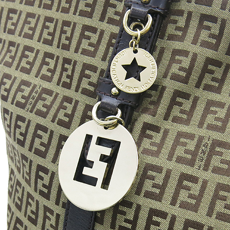 Fendi(���) 8BH215 ���� �ΰ� ��� FF�ΰ� �к긯 ����� �̹���3 - ���̺��� �߰���ǰ