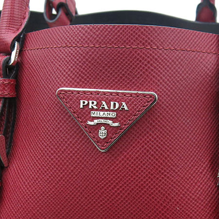 Prada(�����) BN2820 SAFFIANO CUIR �κ��� ���� ���ǾƳ� ����ΰ� ��Ʈ�� + �����Ʈ�� 2WAY �̹���3 - ���̺��� �߰���ǰ