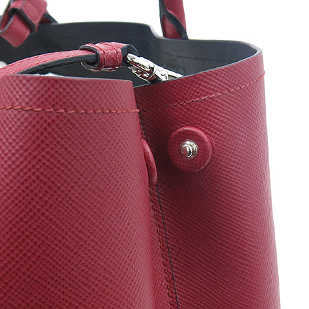 Prada(�����) BN2820 SAFFIANO CUIR �κ��� ���� ���ǾƳ� ����ΰ� ��Ʈ�� + �����Ʈ�� 2WAY �̹���4 - ���̺��� �߰���ǰ