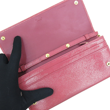 Prada(�����) 1M1290 SAFFIANO METAL BLUETTE ���ǾƳ� ��ũ ���� �ΰ� Ŭ��ġ�� ü�� ũ�ν��� �̹���4 - ���̺��� �߰���ǰ