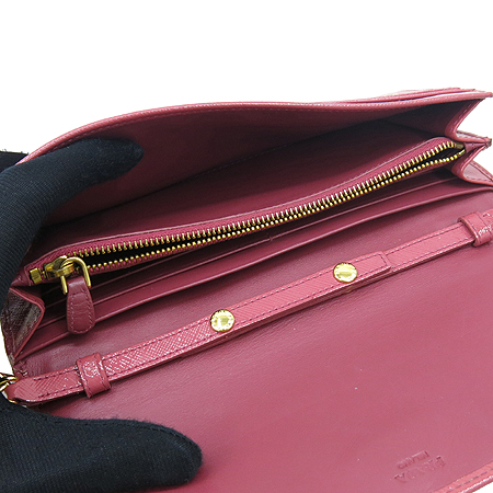 Prada(�����) 1M1290 SAFFIANO METAL BLUETTE ���ǾƳ� ��ũ ���� �ΰ� Ŭ��ġ�� ü�� ũ�ν��� �̹���5 - ���̺��� �߰���ǰ