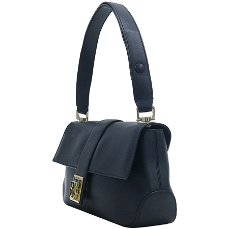 Ferragamo(��󰡸�) 21 1780 �������� ��ġ�� ����ΰ� �� ��� �̴� ����� �̹���3 - ���̺��� �߰���ǰ