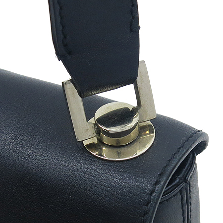 Ferragamo(��󰡸�) 21 1780 �������� ��ġ�� ����ΰ� �� ��� �̴� ����� �̹���4 - ���̺��� �߰���ǰ