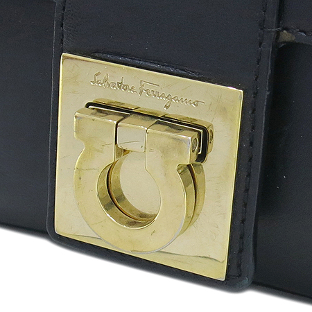 Ferragamo(��󰡸�) 21 1780 �������� ��ġ�� ����ΰ� �� ��� �̴� ����� �̹���5 - ���̺��� �߰���ǰ