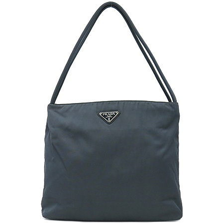 �����  �����