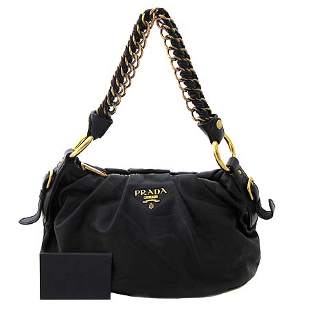 �����  �����