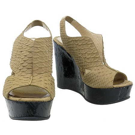 ���  ����