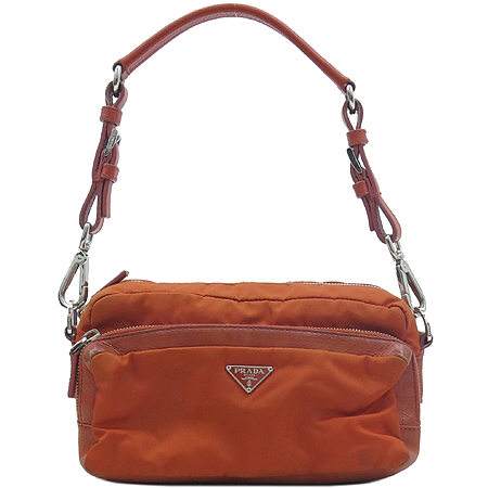 �����  �����