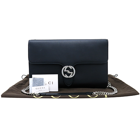 ����  �����