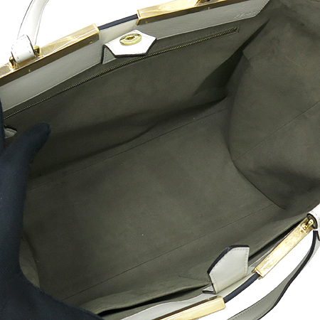 Fendi(���) 8BH272 D72 F0ENG SHOPPING GRANDE VITELLO �߿��긣 ȭ��Ʈ ���� ���� �ΰ� ��Ʈ�� �̹���6 - ���̺��� �߰���ǰ