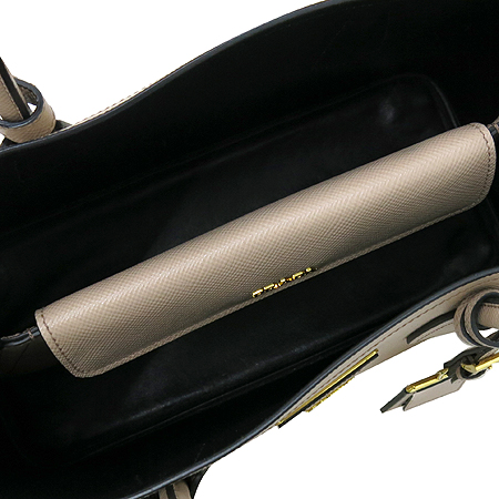 Prada(�����) BN2775 SAFFIANO(���ǾƳ�) CUIR �κ��� CAMMEO(�ε���ũ) �÷� ��Ʈ�� + ��� ��Ʈ�� �̹���6 - ���̺��� �߰���ǰ