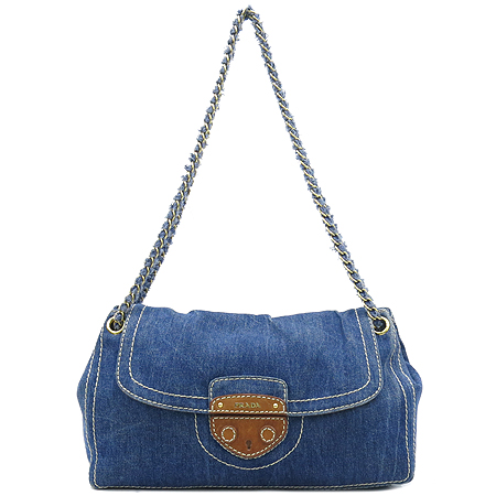 �����  �����