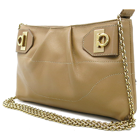 Ferragamo(��󰡸�) 22 B588 ���� ��ġ�� ���� CALF Ŭ��ġ�� ü�� ũ�ν��� �̹���3 - ���̺��� �߰���ǰ