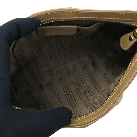 Ferragamo(��󰡸�) 22 B588 ���� ��ġ�� ���� CALF Ŭ��ġ�� ü�� ũ�ν��� �̹���6 - ���̺��� �߰���ǰ