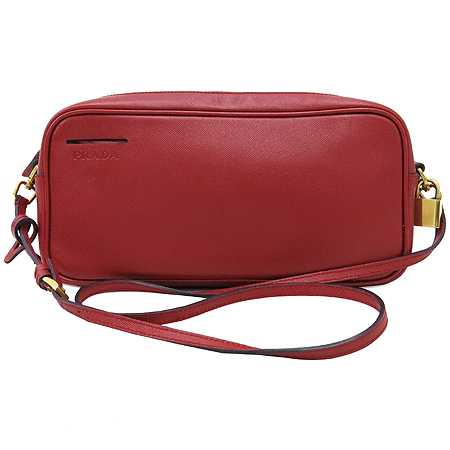 �����  �����