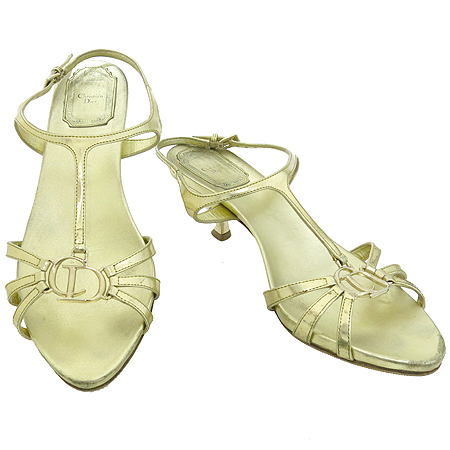 ���  ����