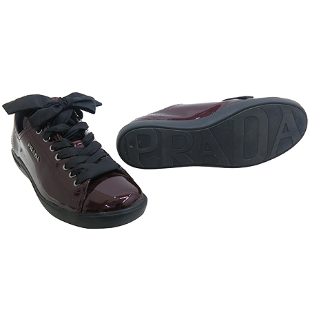 Prada(�����) ���ǵ� ���̴�Ʈ ����ΰ� ���̽��� ������ ����Ŀ�� �̹���2 - ���̺��� �߰���ǰ