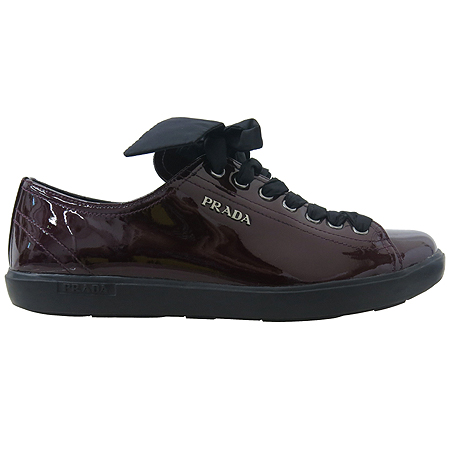 Prada(�����) ���ǵ� ���̴�Ʈ ����ΰ� ���̽��� ������ ����Ŀ�� �̹���3 - ���̺��� �߰���ǰ