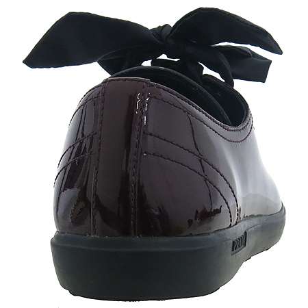 Prada(�����) ���ǵ� ���̴�Ʈ ����ΰ� ���̽��� ������ ����Ŀ�� �̹���4 - ���̺��� �߰���ǰ