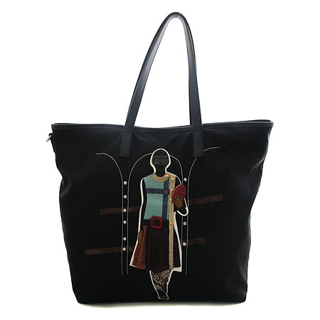 �����  �����