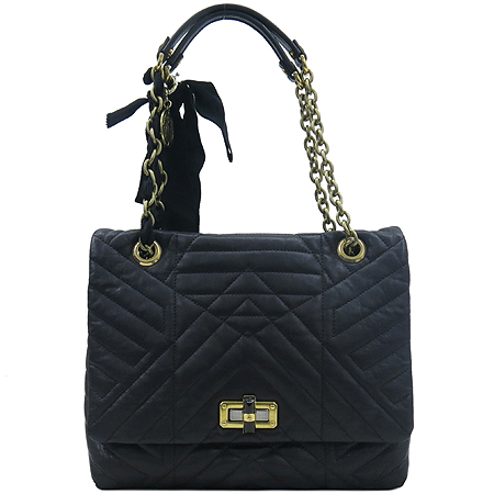 ����  �����