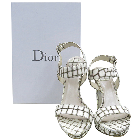 ���  ����