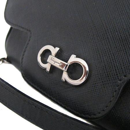 Ferragamo(��󰡸�) 21 C690 ���� ���ǾƳ� ���� ���� �̴� ũ�ν��� [��õ��] �̹���3 - ���̺��� �߰���ǰ