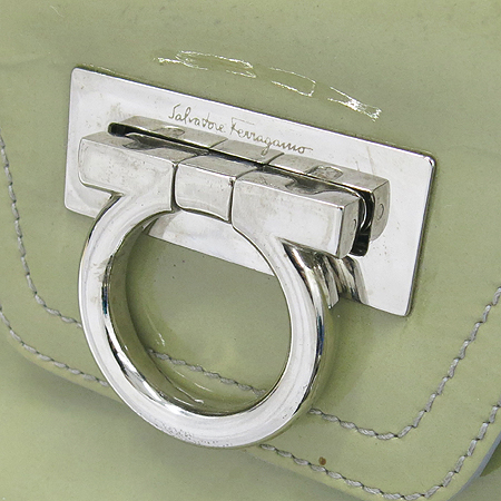 Ferragamo(��󰡸�) 21 7384 �׷��� ���̴�Ʈ ���� ��ġ�� �� ��� ��Ʈ�� �̹���3 - ���̺��� �߰���ǰ