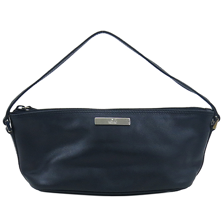 ����  �����