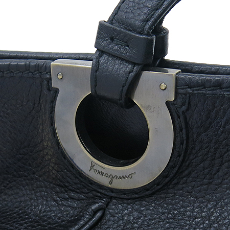 Ferragamo(��󰡸�) 21 B702 ��ġ�� �ΰ� ��� ���� ���� ��Ʈ�� + ��Ʈ�� �̹���4 - ���̺��� �߰���ǰ