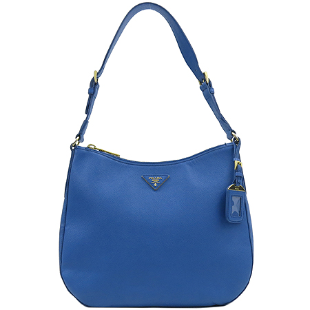 �����  �����