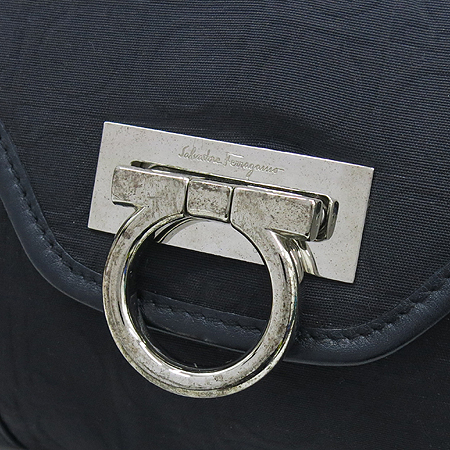 Ferragamo(��󰡸�) 21 4907 ��ġ�� ����Ŭ ���� �к긯 ���� ����� �� Ŭ��ġ �� �̹���3 - ���̺��� �߰���ǰ