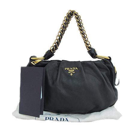 �����  �����